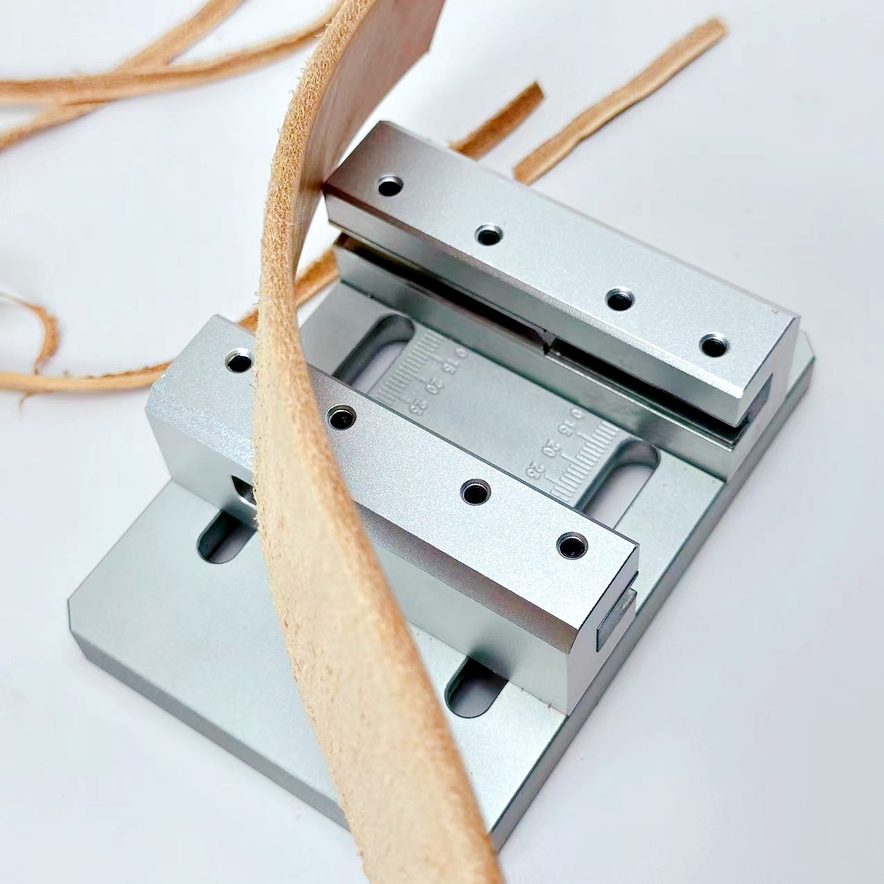 Leather Works Belt - Macchina per rifilare i bordi delle