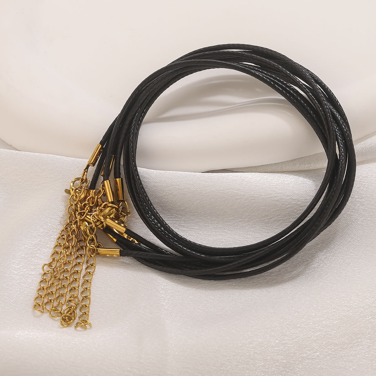 Collana con cordoncino in pell - Leatherwork Beginner recensione e prezzo