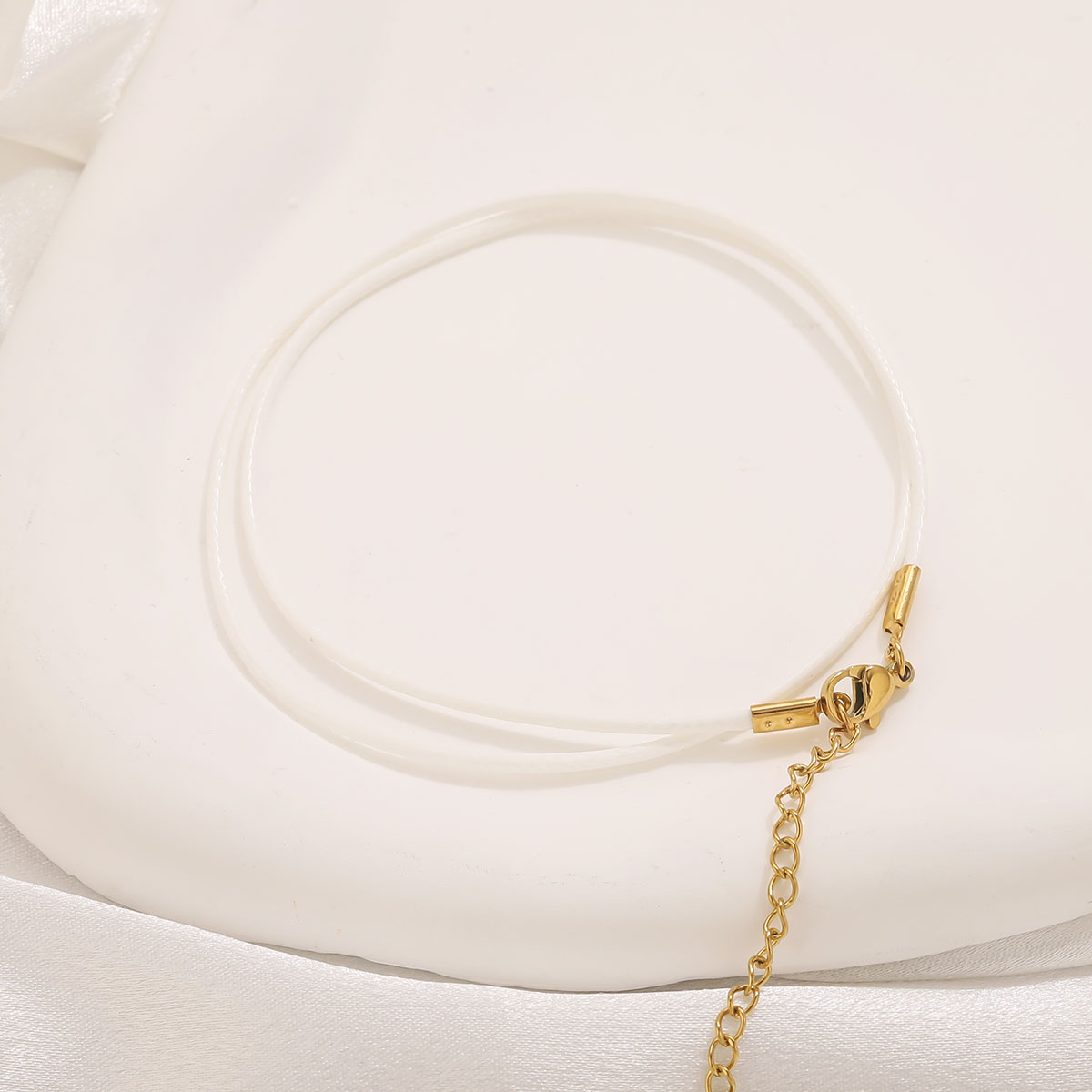 Collana con cordoncino in pell - Leatherwork Beginner recensione e prezzo